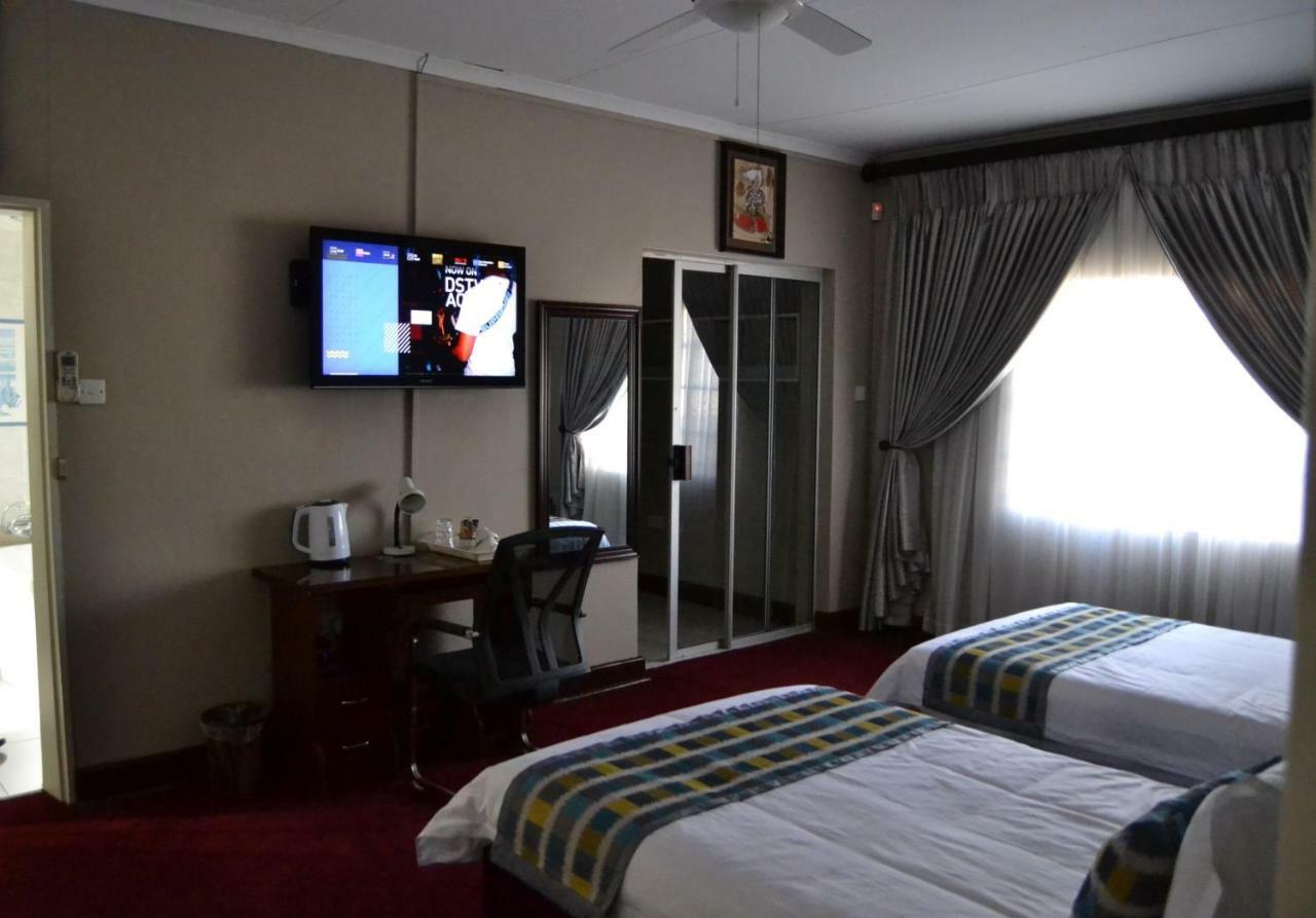 Triple Palms Bed And Breakfast Gaborone Exterior foto