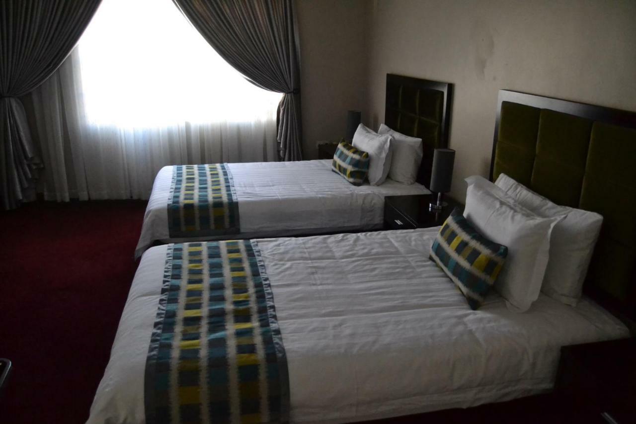 Triple Palms Bed And Breakfast Gaborone Exterior foto