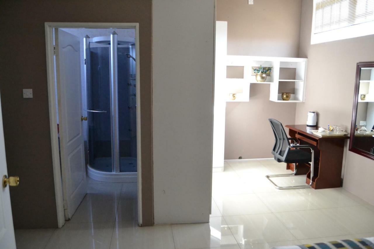 Triple Palms Bed And Breakfast Gaborone Exterior foto