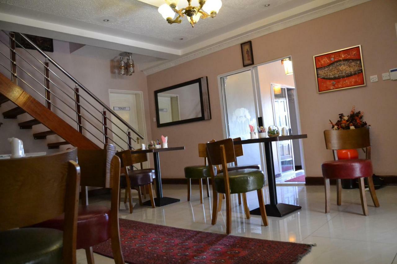 Triple Palms Bed And Breakfast Gaborone Exterior foto
